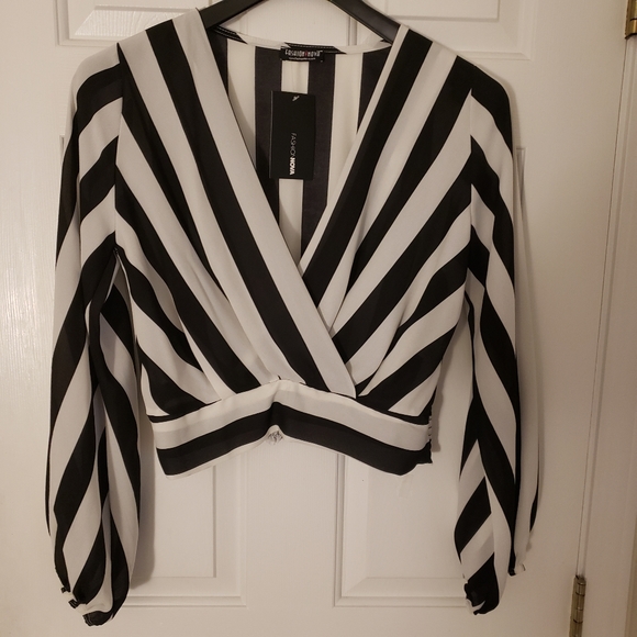 Fashion Nova Black & White V Neck Blouse - Picture 6 of 6